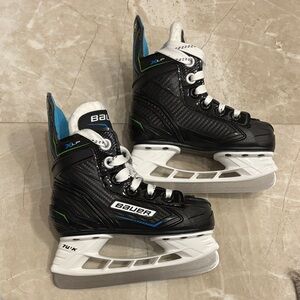 BAUER X-LP ICE HOCKEY SKATES - Size 7  Youth